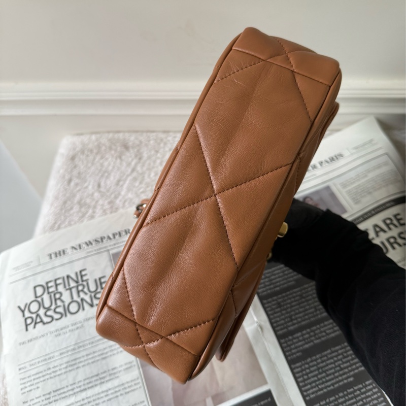 Chanel 19金色CC Logo三色鍊帶菱格紋口蓋包(焦糖色)-4