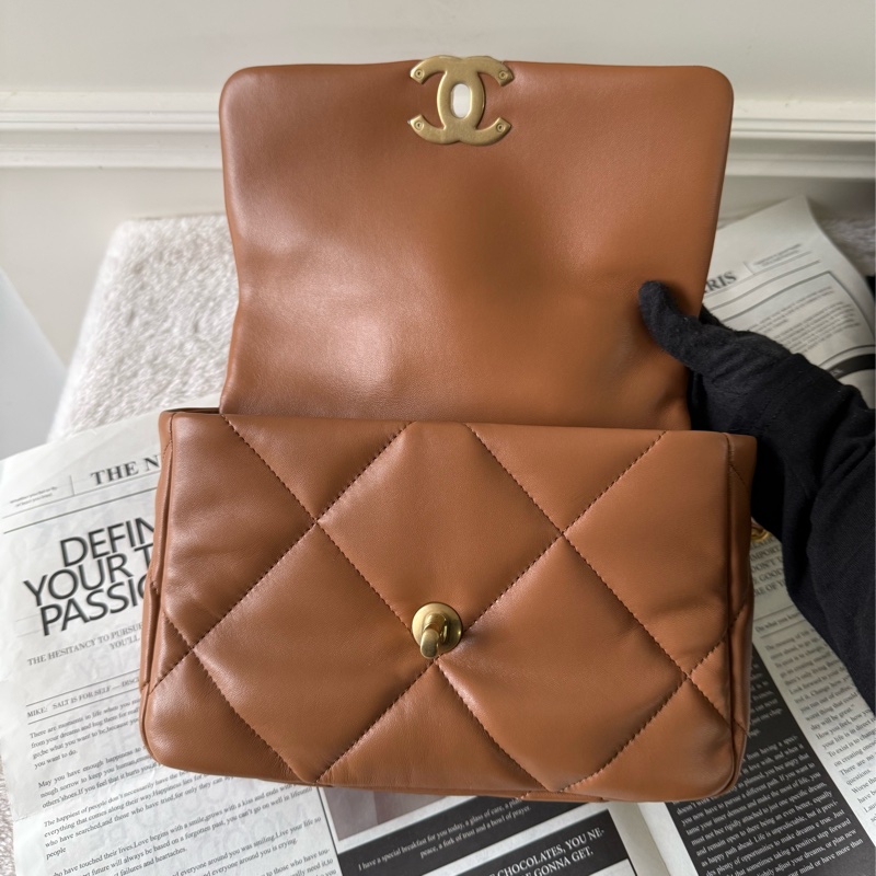 Chanel 19金色CC Logo三色鍊帶菱格紋口蓋包(焦糖色)-5