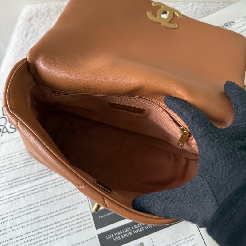 Chanel 19金色CC Logo三色鍊帶菱格紋口蓋包(焦糖色)-6