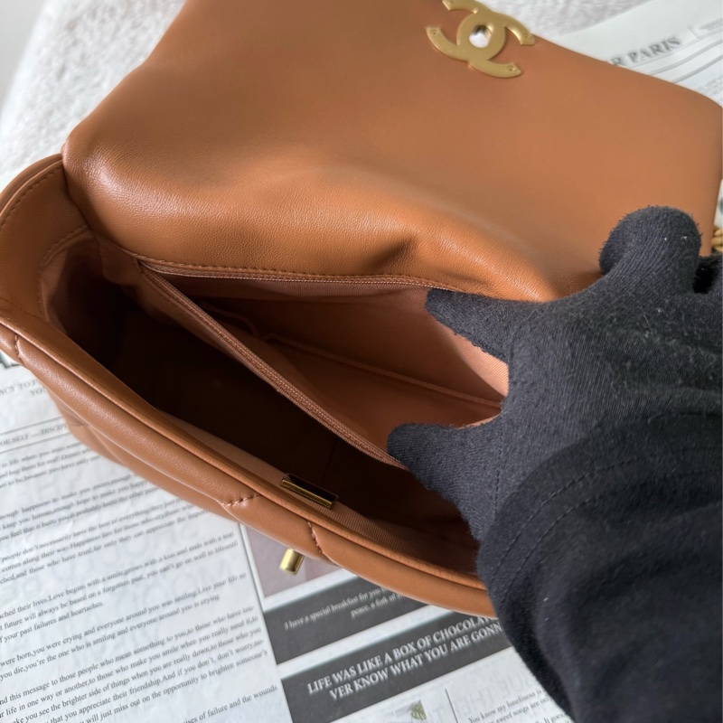 Chanel 19金色CC Logo三色鍊帶菱格紋口蓋包(焦糖色)-7