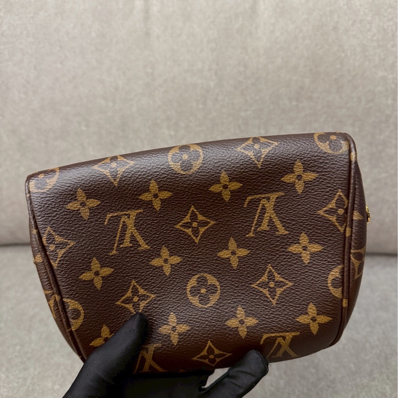 LV 老花mini bumbag-4