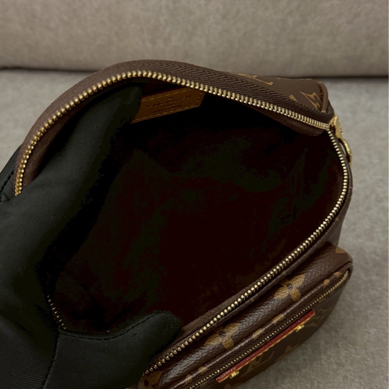 LV 老花mini bumbag-6