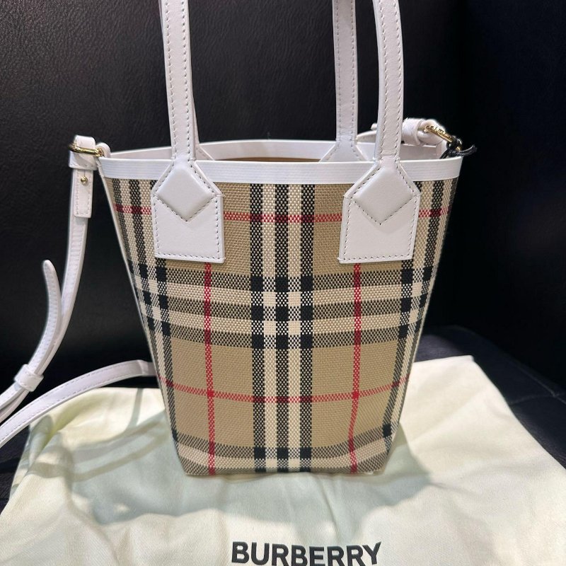 💎Han's house精品服飾💎Burberry 水桶包  手提包-0