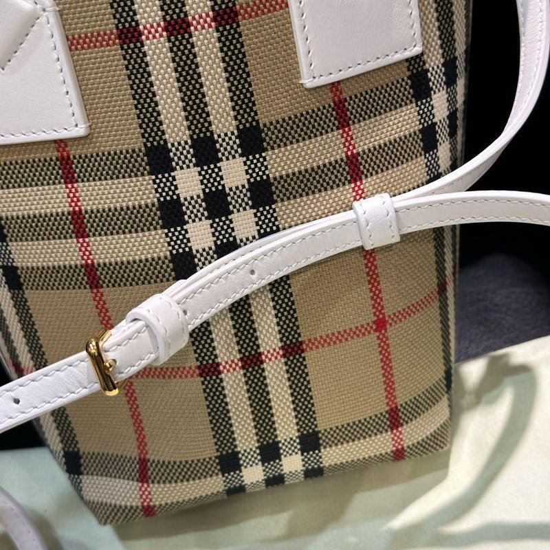 💎Han's house精品服飾💎Burberry 水桶包  手提包-9