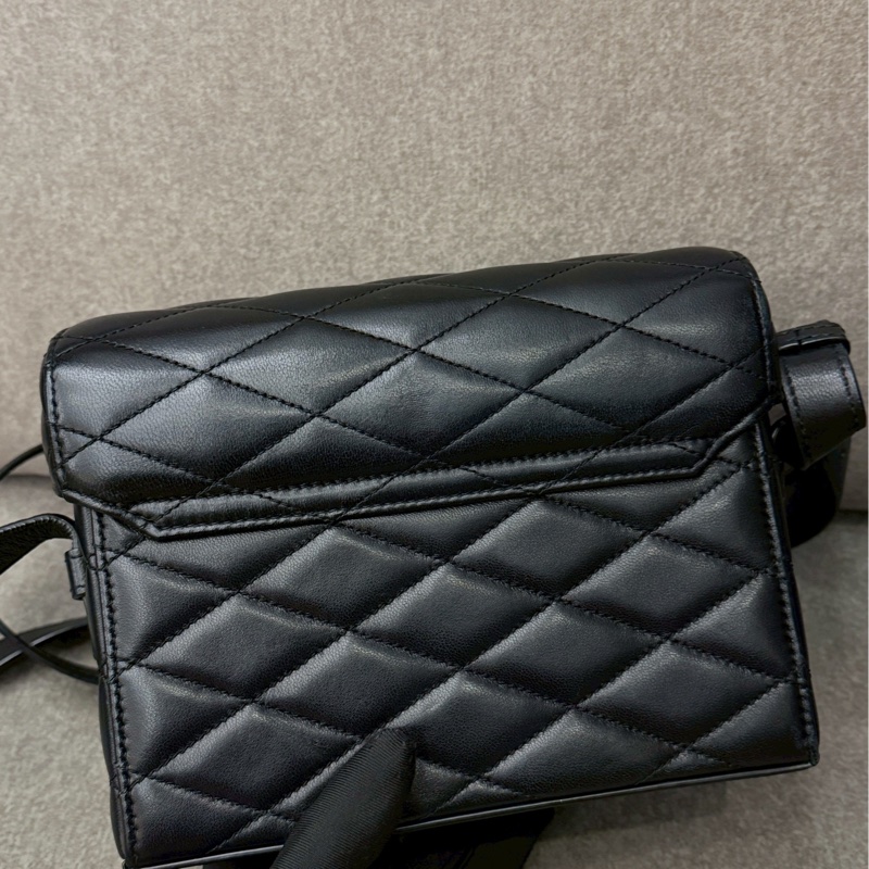 YSL黑色羊皮盒子包-2