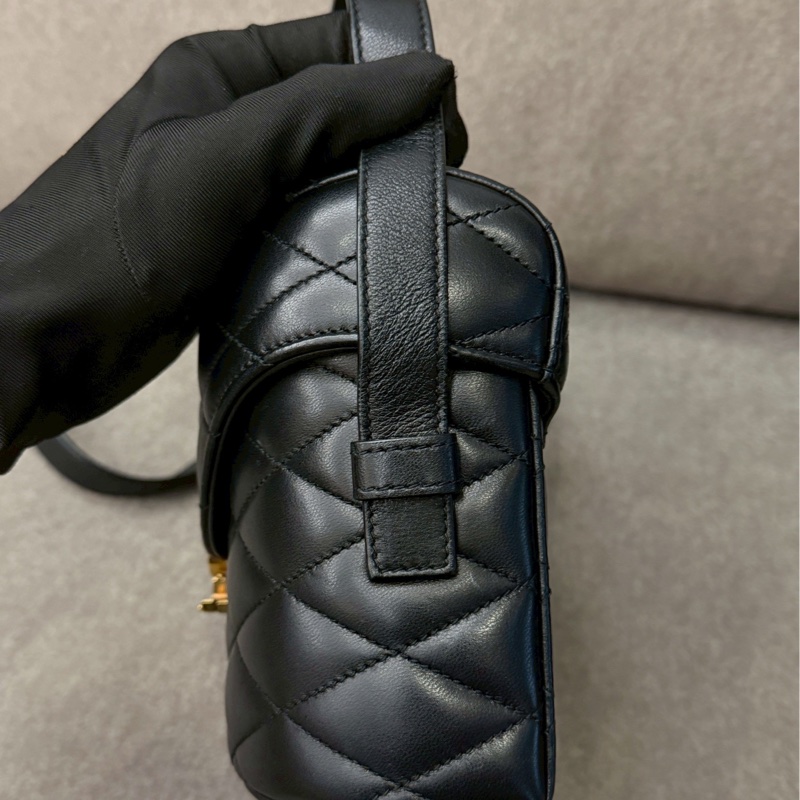 YSL黑色羊皮盒子包-5