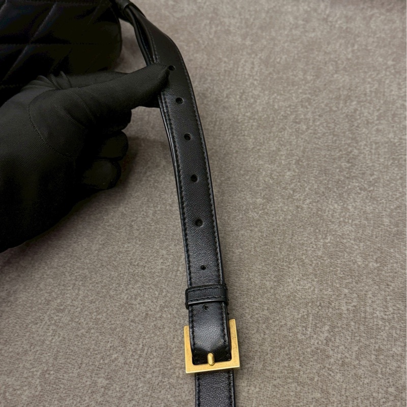 YSL黑色羊皮盒子包-7