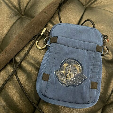 💎Han's house精品服飾💎 moncler 尼龍 小 側背包 背帶可拆換 現貨 原價15500