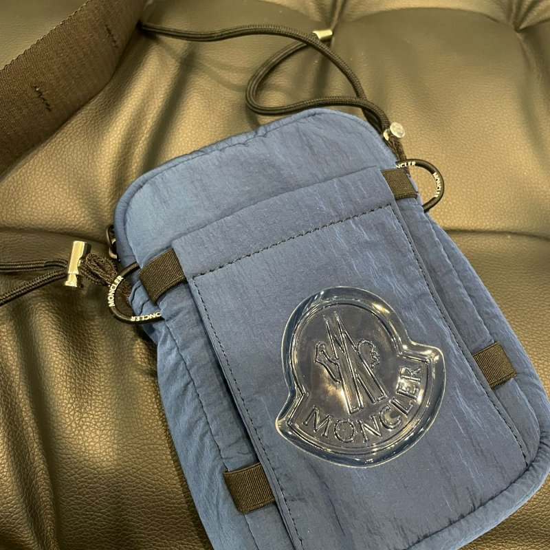 💎Han's house精品服飾💎 moncler 尼龍 小 側背包 背帶可拆換 現貨 原價15500-4