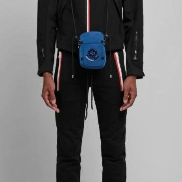 💎Han's house精品服飾💎 moncler 尼龍 小 側背包 背帶可拆換 現貨 原價15500-6