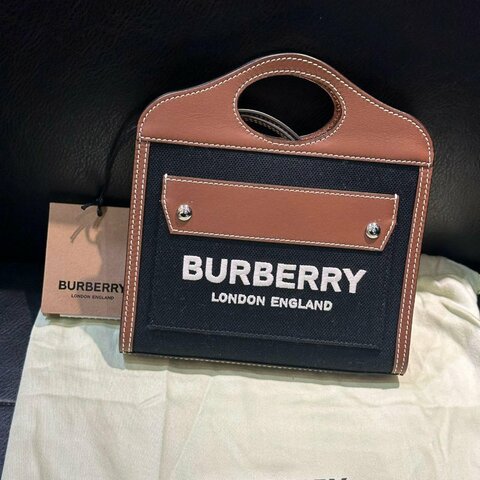 💎Han's house精品服飾💎Burberry Pocket 帆布包 斜背包 迷你 17x13x2.5cm 現貨 原價35500