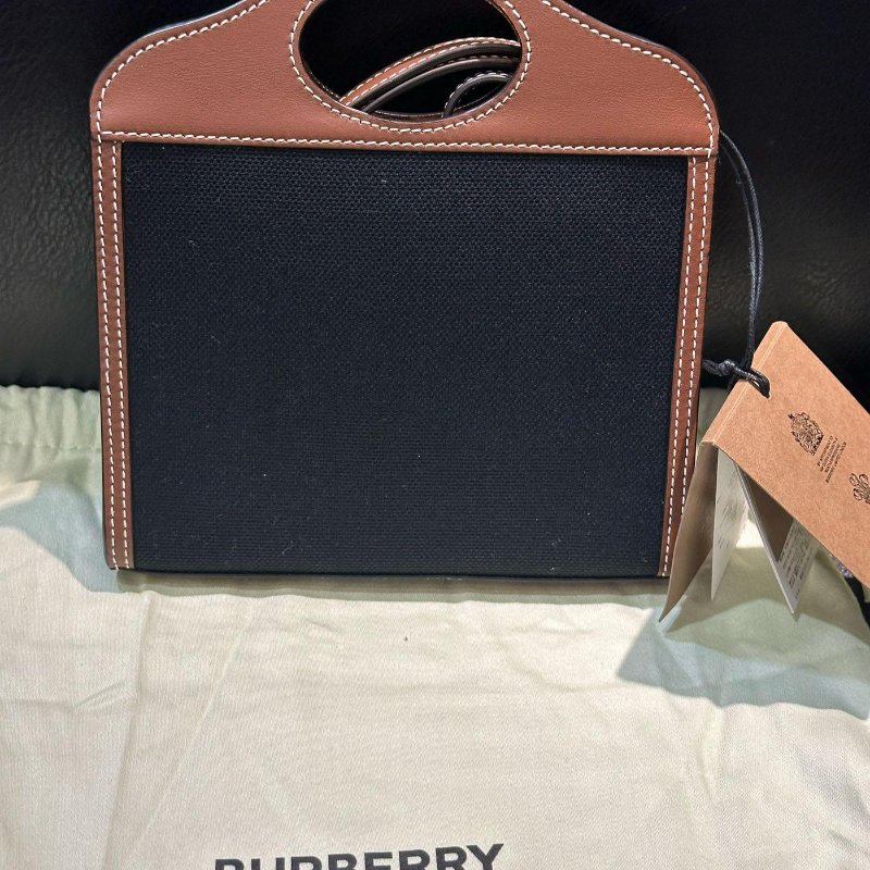 💎Han's house精品服飾💎Burberry Pocket 帆布包 斜背包 迷你 17x13x2.5cm 現貨 原價35500-8