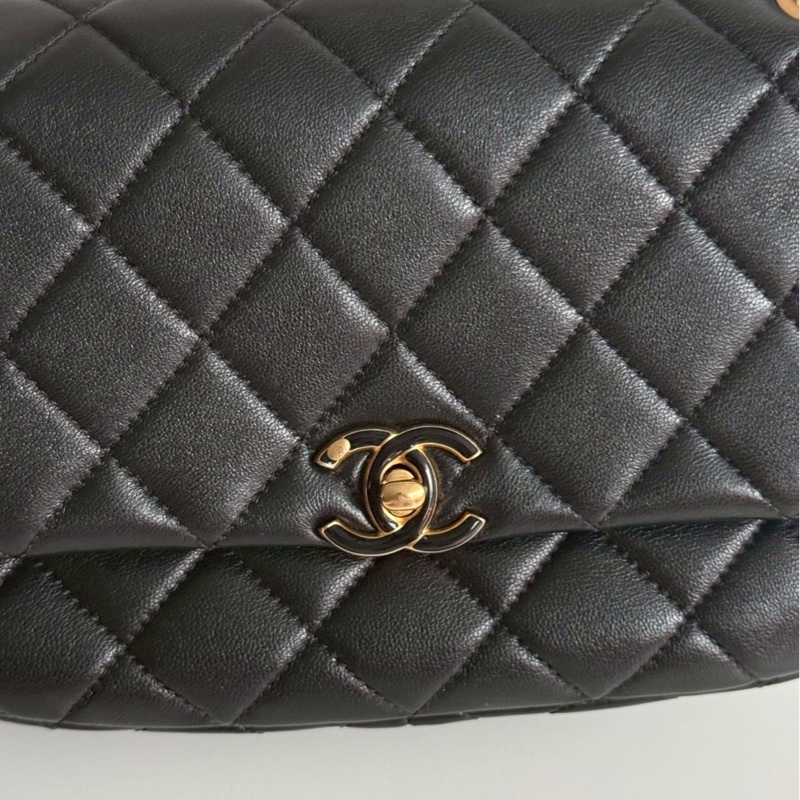 99新🆕 Chanel 香奈兒 24P 琺瑯logo吊墜鏈條包 黑色金釦-6