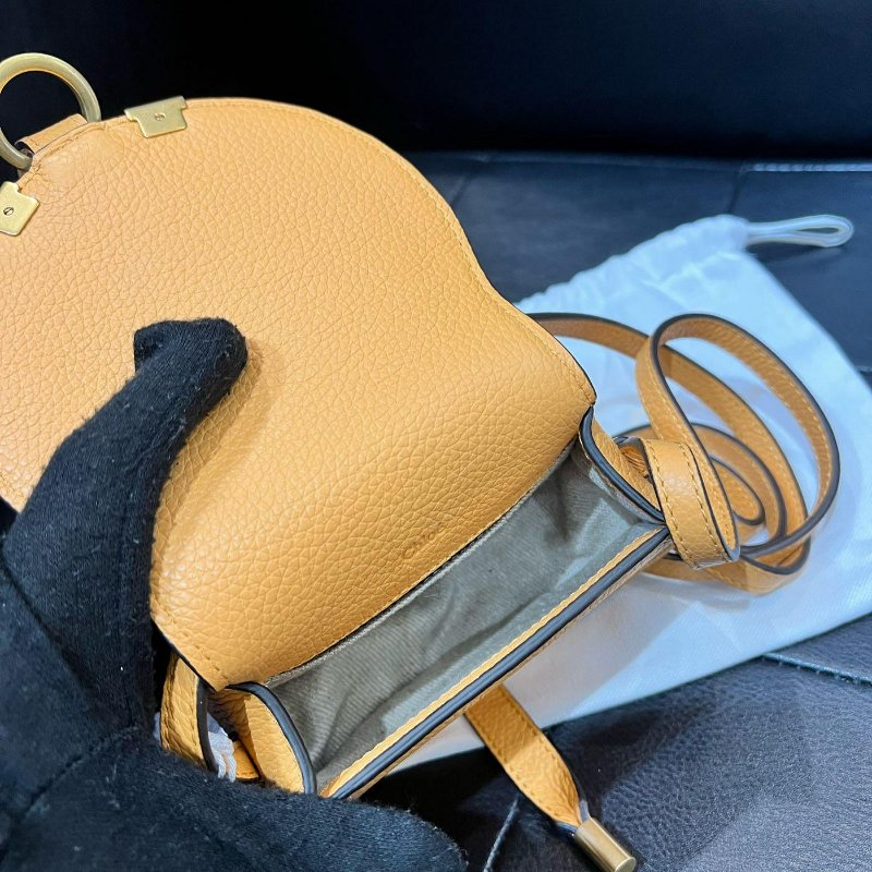 💎Han's house精品服飾💎CHLOE Marcie mini 蔻依 馬鞍 斜背 迷你 包 小牛皮 西班牙製 現貨 原價23500-1