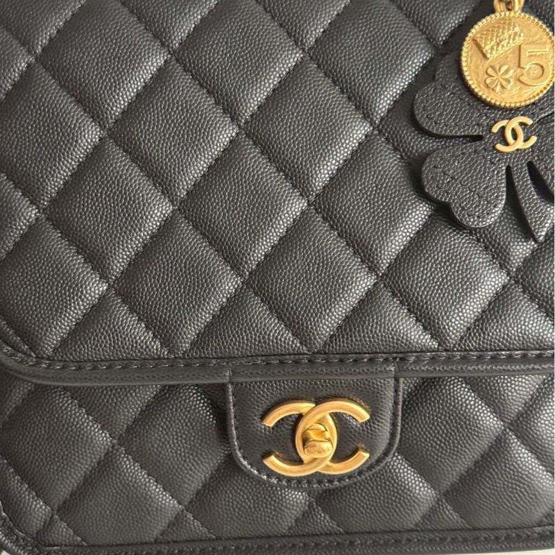 98新✨全配有購置🙌🏻 Chanel 香奈兒 25B 四葉草雙肩後背包 黑色金釦-7