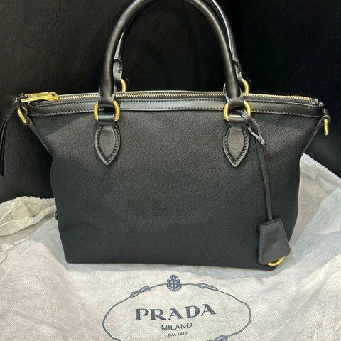 💎Han's house精品服飾💎 PRADA 三角鐵牌 帆布 手提包 側背包 附可拆卸肩帶 男生可換粗背帶 原價54000