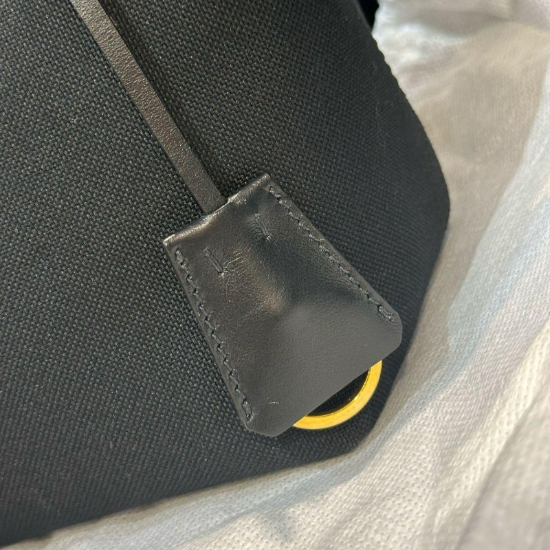 💎Han's house精品服飾💎 PRADA 三角鐵牌 帆布 手提包 側背包 附可拆卸肩帶 男生可換粗背帶 原價54000-1