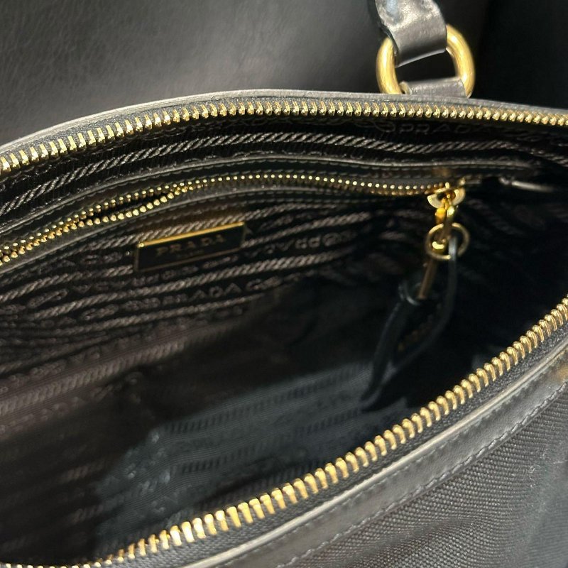 💎Han's house精品服飾💎 PRADA 三角鐵牌 帆布 手提包 側背包 附可拆卸肩帶 男生可換粗背帶 原價54000-3