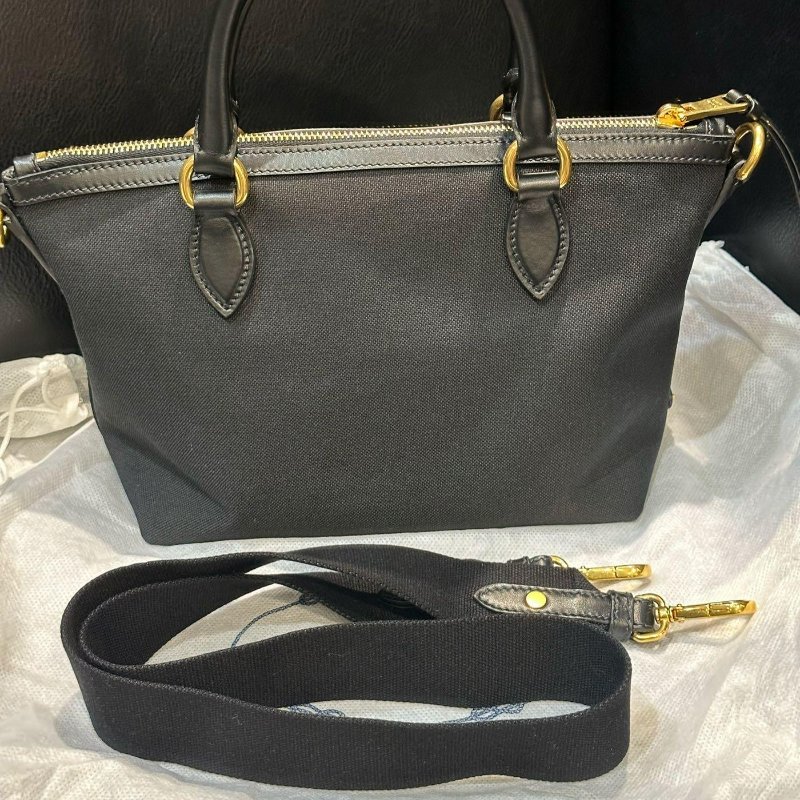 💎Han's house精品服飾💎 PRADA 三角鐵牌 帆布 手提包 側背包 附可拆卸肩帶 男生可換粗背帶 原價54000-5