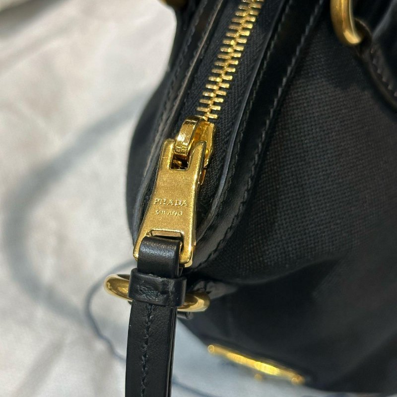 💎Han's house精品服飾💎 PRADA 三角鐵牌 帆布 手提包 側背包 附可拆卸肩帶 男生可換粗背帶 原價54000-8