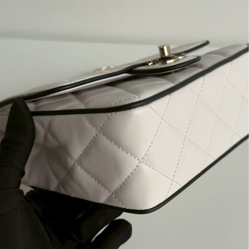 99新🆕 全配有購證🙌🏻 Chanel 香奈兒 25P 白色黑邊-7