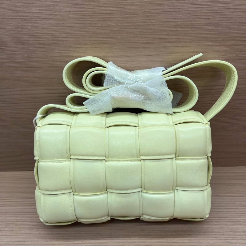 NO:353 BV cassette枕头包 淺黃色十五格 羊皮-1