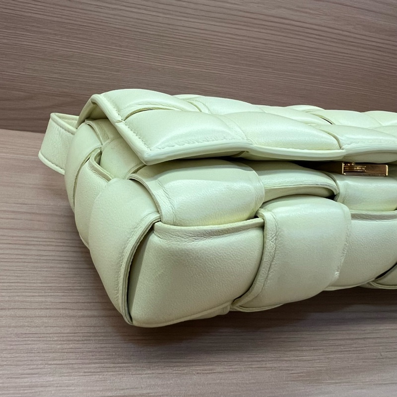 NO:353 BV cassette枕头包 淺黃色十五格 羊皮-5