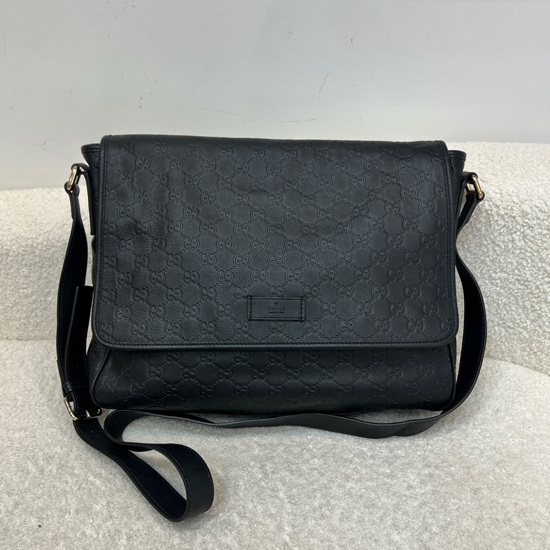 Gucci古馳黑色全皮老花壓紋郵差包斜挎包37*30。 無附件-0