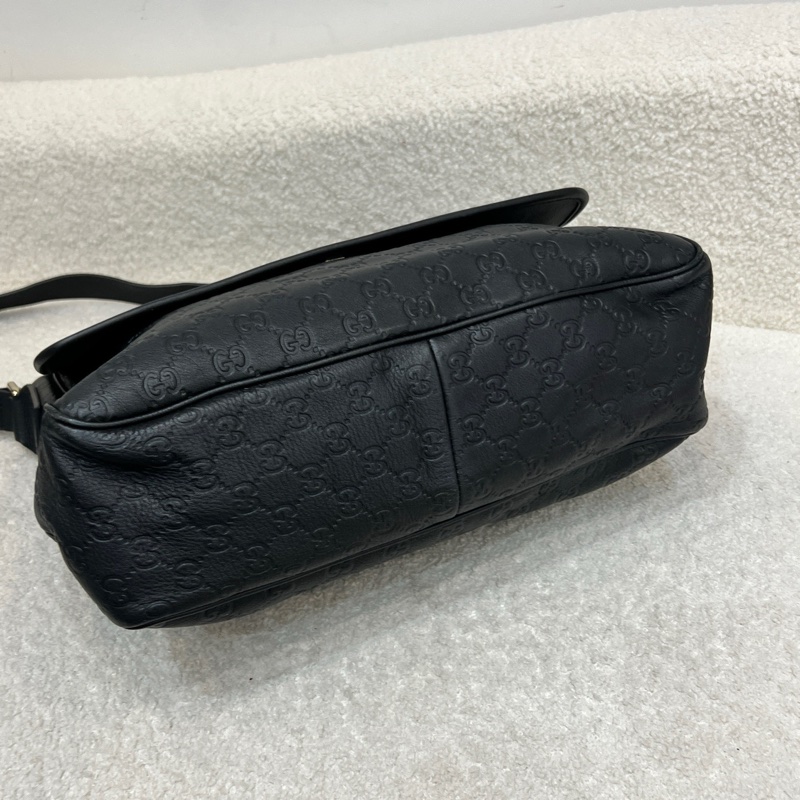 Gucci古馳黑色全皮老花壓紋郵差包斜挎包37*30。 無附件-4
