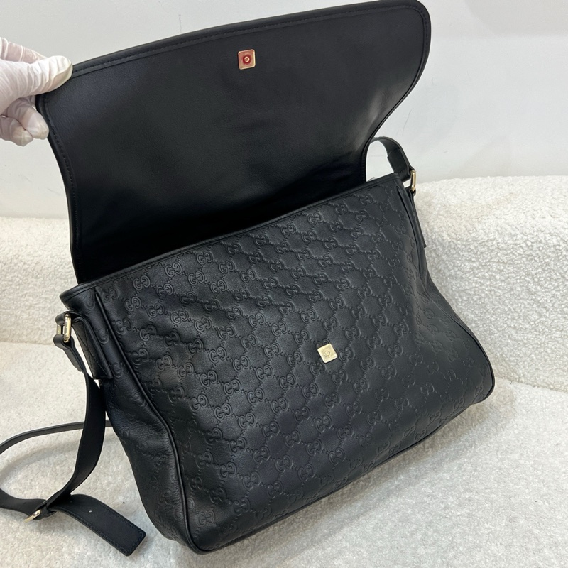Gucci古馳黑色全皮老花壓紋郵差包斜挎包37*30。 無附件-5