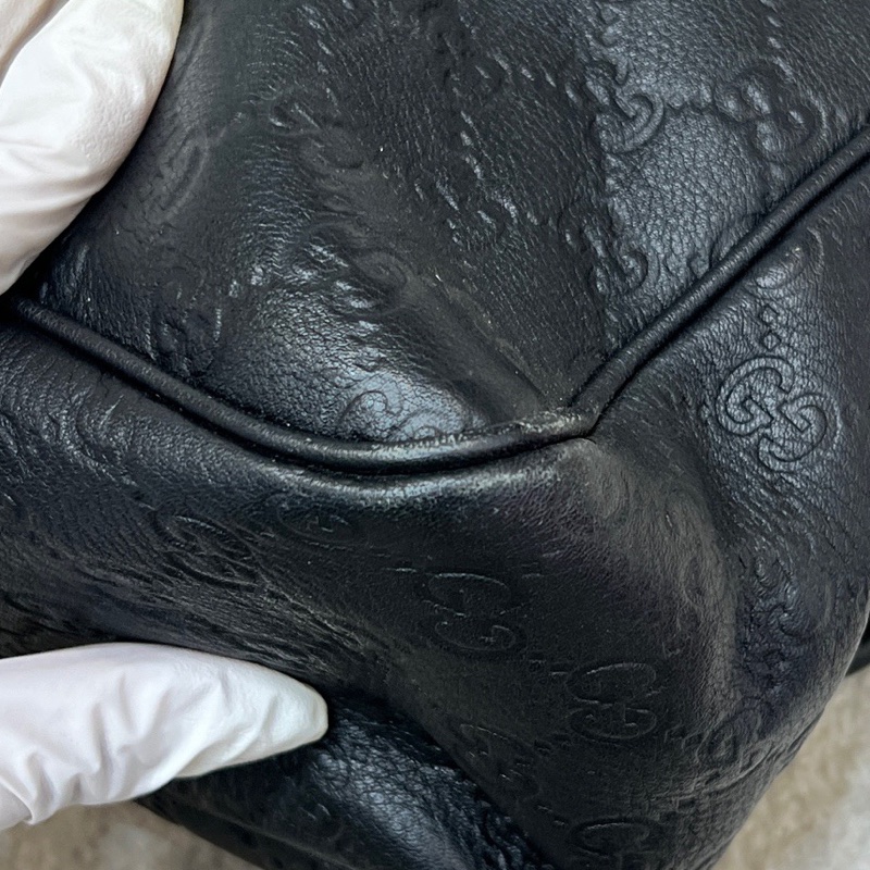 Gucci古馳黑色全皮老花壓紋郵差包斜挎包37*30。 無附件-10