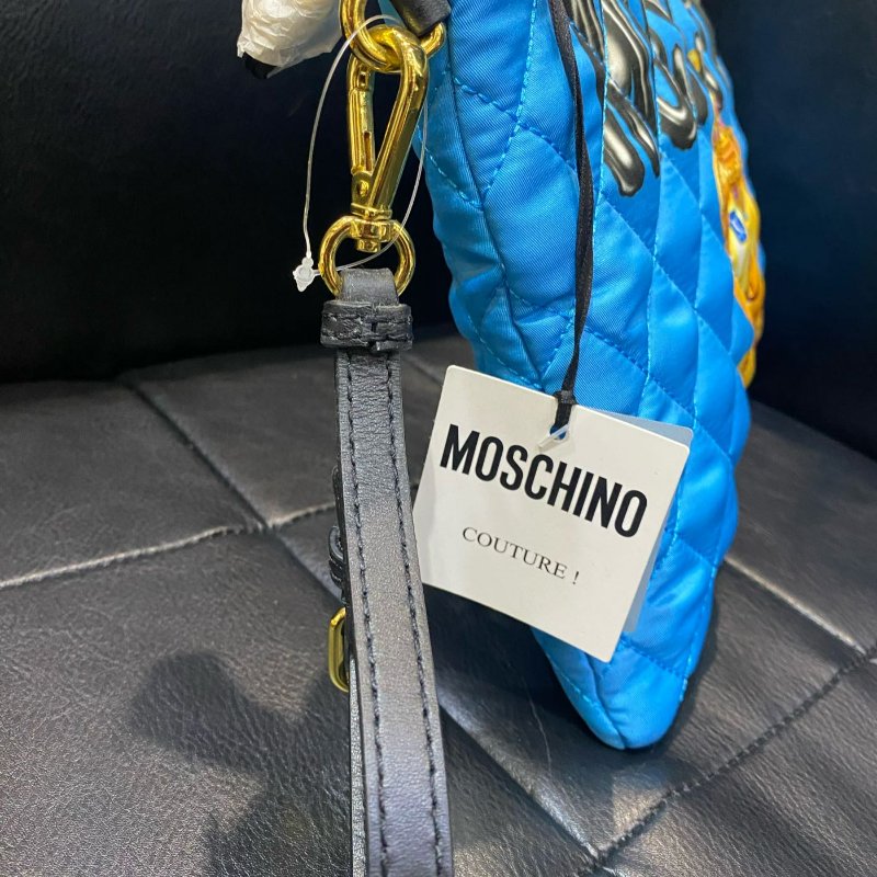 💎Han's house精品服飾💎MOSCHINO 主線 熊 菱格紋 天空藍 手拿包-3