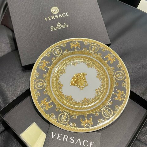 💎Han's house精品服飾💎VERSACE 凡賽斯 LOGO 女王頭 陶瓷牆壁裝飾盤 盤子 德國製造 18CM 現貨 原價4900