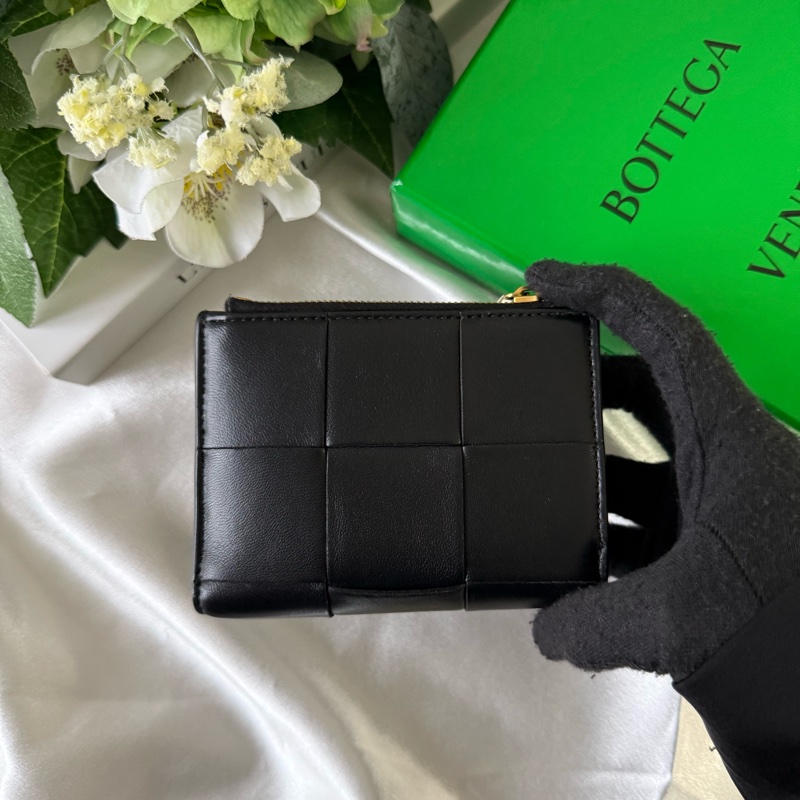 小款Cassette羊皮及牛皮暗釦式二折短夾(黑色)-3