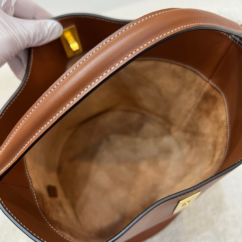 Celine賽琳Bucket16焦糖色水桶包單肩斜挎包21年 尺寸:23*24-4