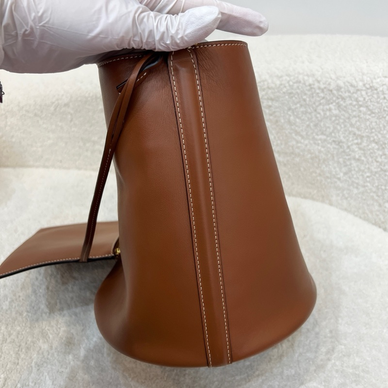 Celine賽琳Bucket16焦糖色水桶包單肩斜挎包21年 尺寸:23*24-7