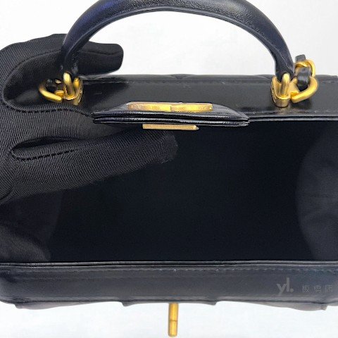 Y2000-Chanel 黑金油蠟羊皮金扣醫生包AS4959-5