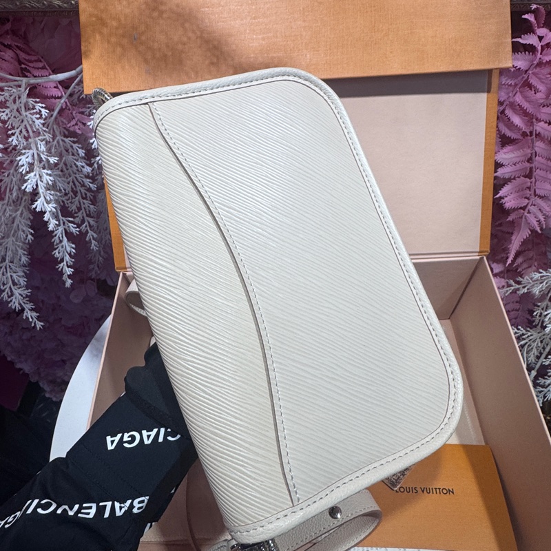 LV epi白法棍包/王吉娜古董精品-5