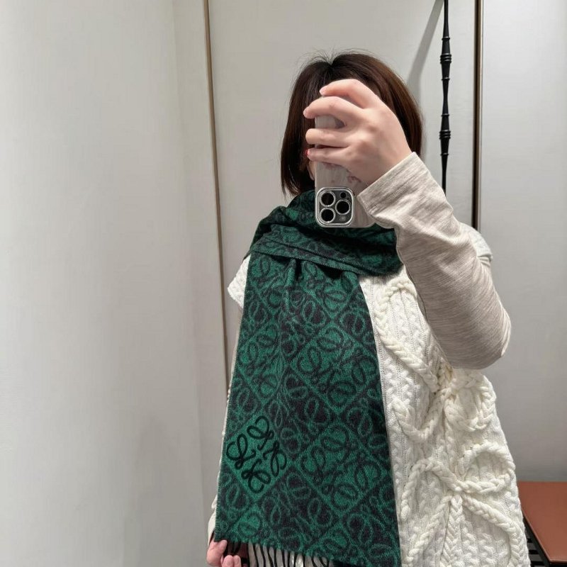 💎Han's house精品服飾💎LOEWE 滿版 羊毛 圍巾 180x38CM-1