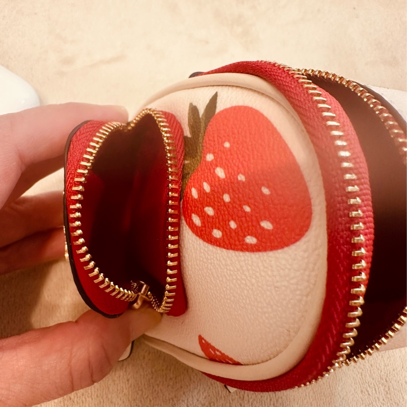 COACH 草莓印花迷你後背包小吊飾-6