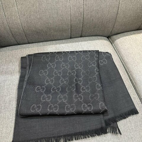 💎Han's house精品服飾💎GUCCI 古馳 男女均可 巾 絲巾 披肩 雙面用 181×46cm