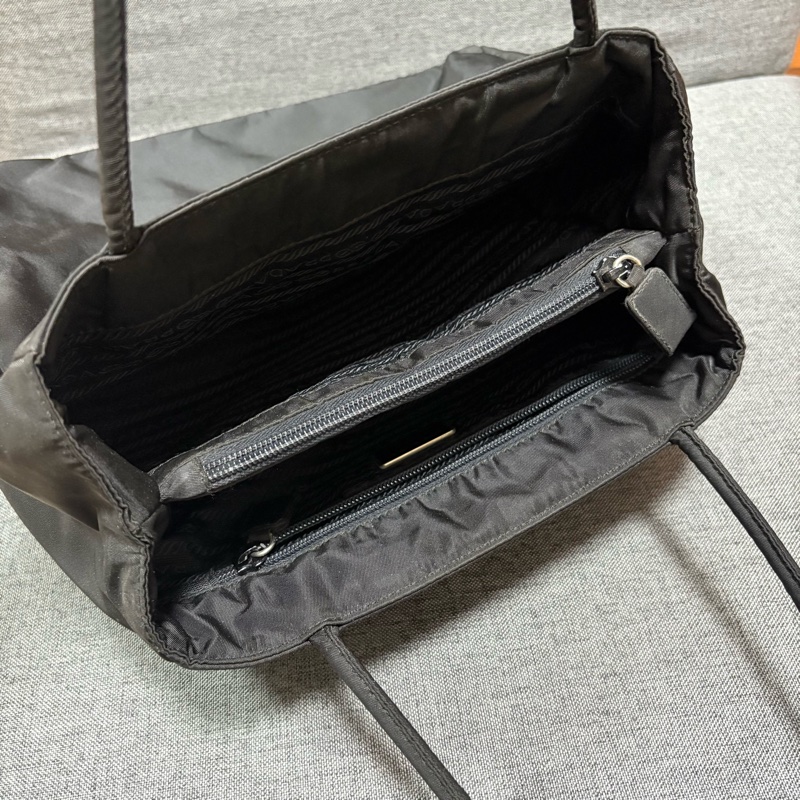 Prada 經典黑色尼龍托特包 Nylon tote bag-10