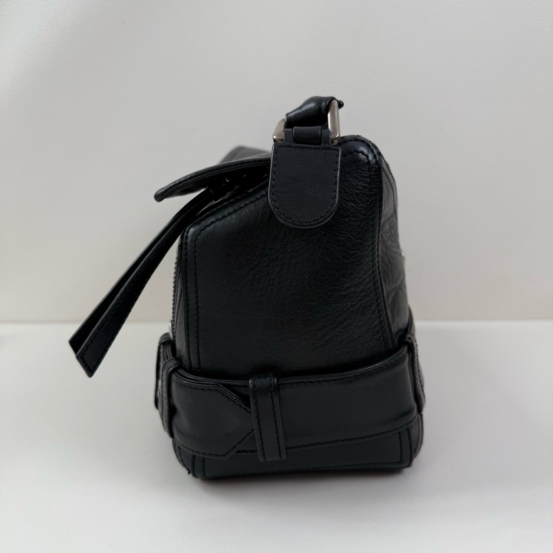 LOEWE羅意威 Puzzle 機車黑色牛皮斜挎包 銀扣-4