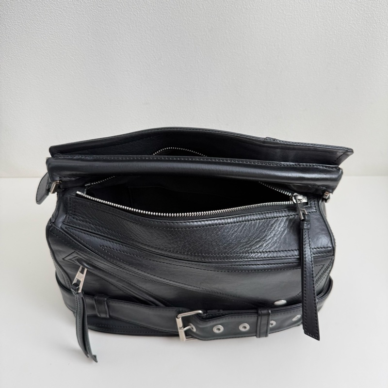 LOEWE羅意威 Puzzle 機車黑色牛皮斜挎包 銀扣-5