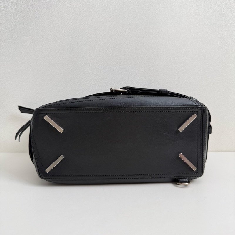 LOEWE羅意威 Puzzle 機車黑色牛皮斜挎包 銀扣-6