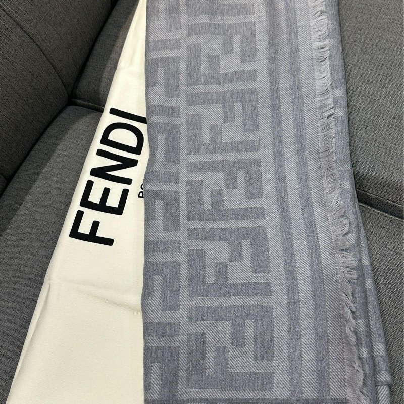 💎Han's house精品服飾💎 fendi 芬迪 FF 滿版 圍巾 170X46 義大利制 原價20000-1