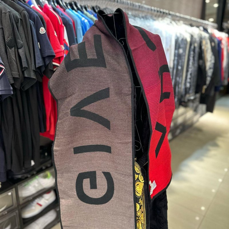 💎Han's house精品服飾💎 GIVENCHY紀梵希 羊毛 圍巾 原價17000-1