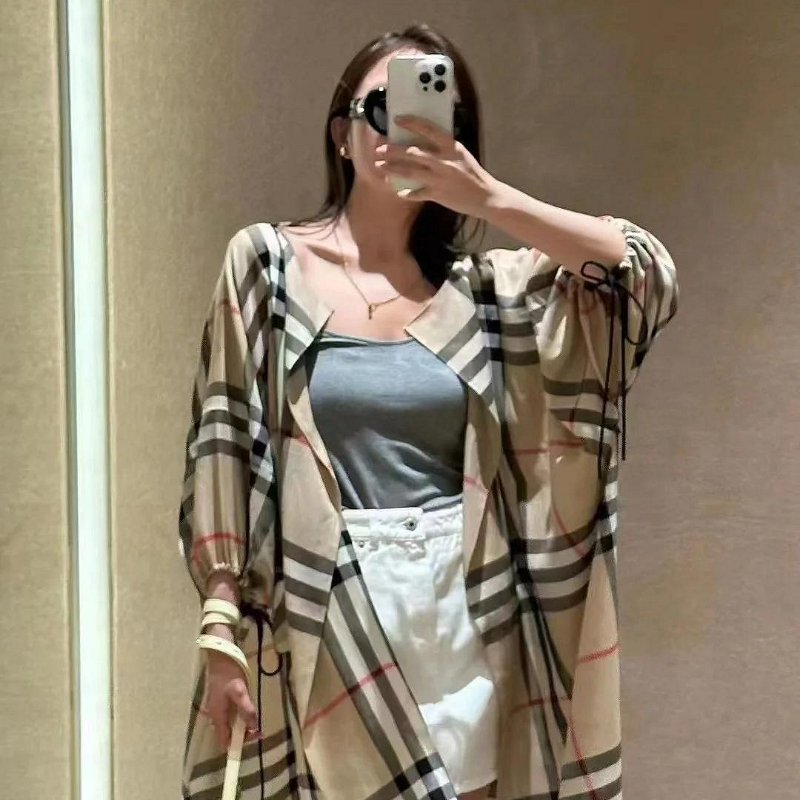 💎Han's house精品服飾💎 Burberry 圍巾 格紋 斗篷  罩衫 外套 義大利製 現貨 原價30000-4
