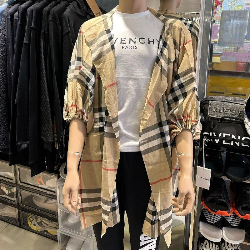 💎Han's house精品服飾💎 Burberry 圍巾 格紋 斗篷  罩衫 外套 義大利製 現貨 原價30000-9