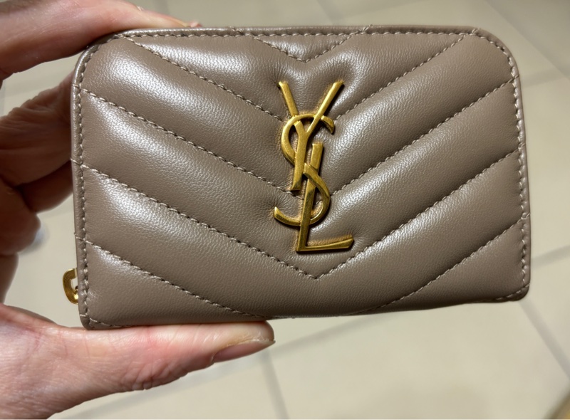 YSL 奶茶金ㄇ拉零錢包-1